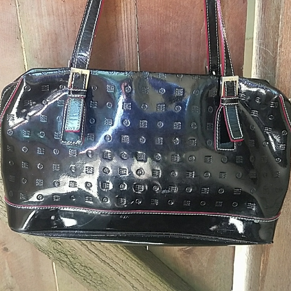 ARCADIA PATENT LEATHER SHOULDER BAG